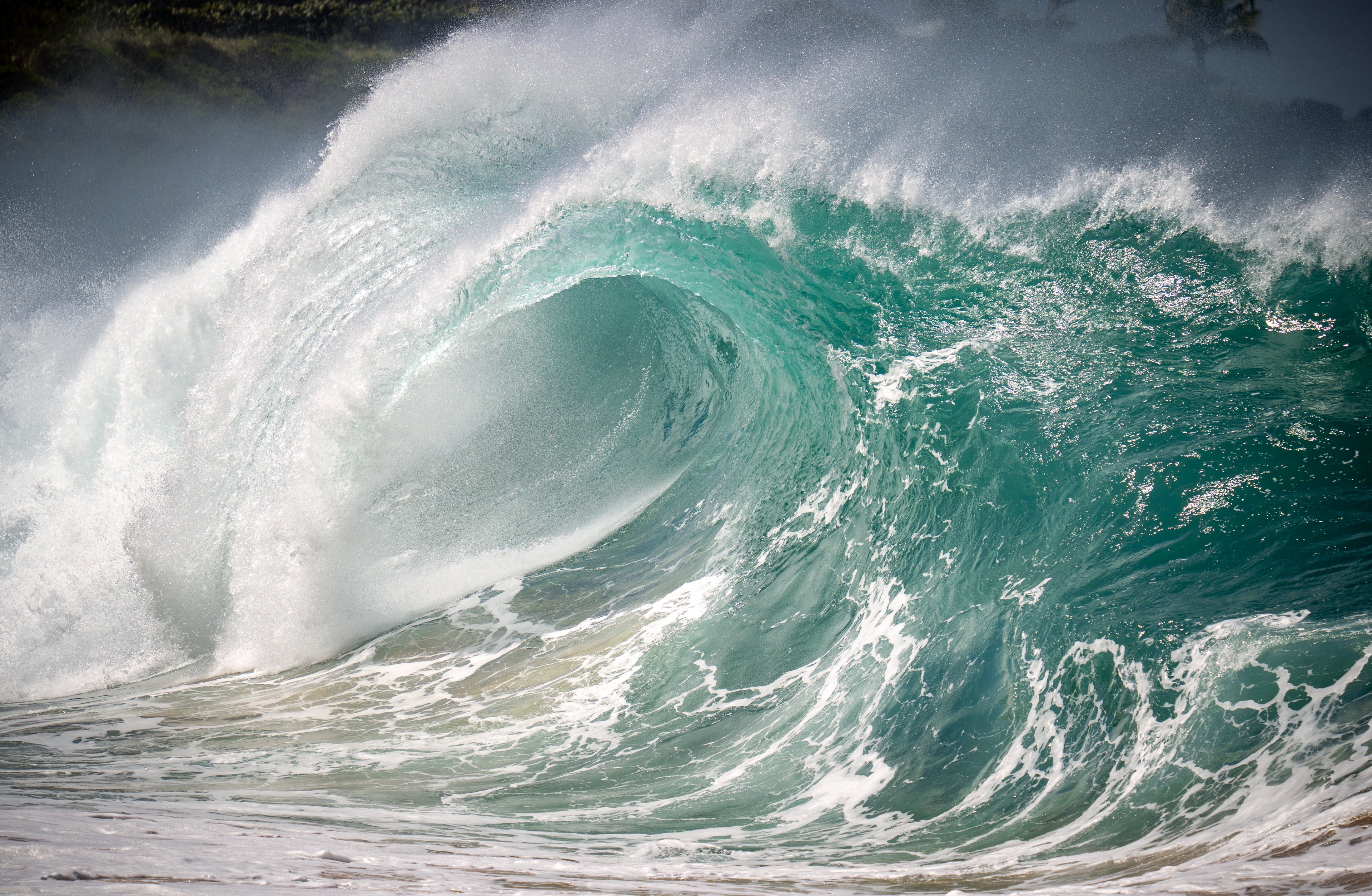 Fierce Waimea Shorebreak